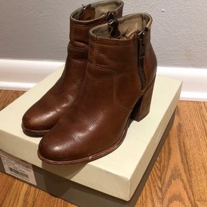 Hinge booties